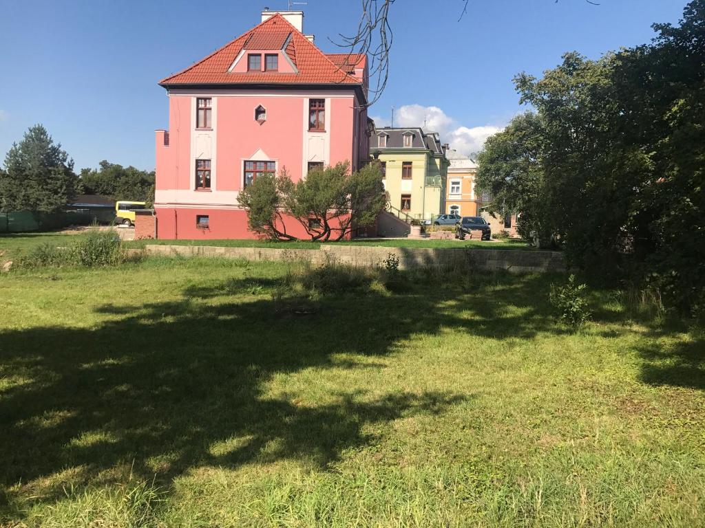 villa Gross-Nádražní 320 Ostrov room 2