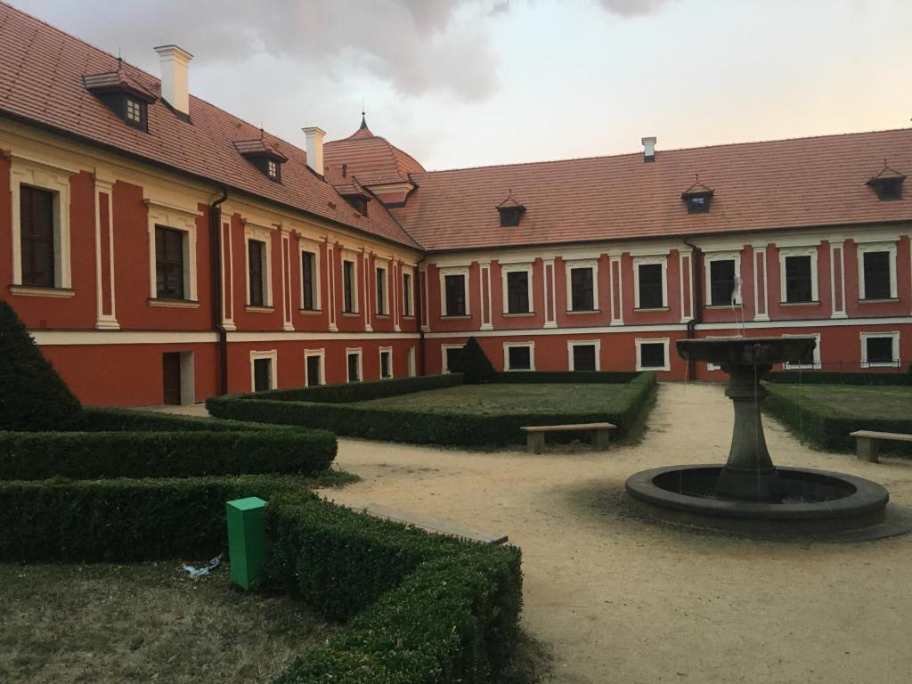 villa Gross-Nádražní 320 Ostrov room 3