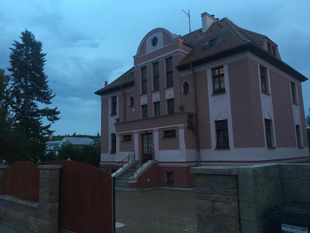 villa Gross-Nádražní 320 Ostrov room 5